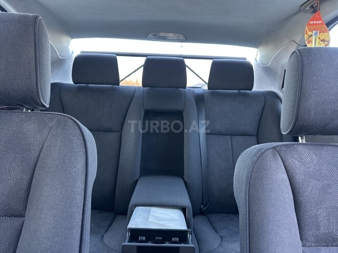Mercedes E 240 2000, 298,000 km - 2.4 l - Saatlı
