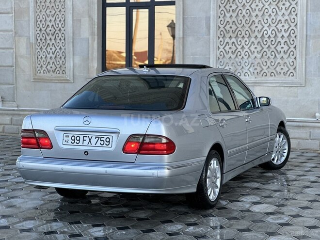 Mercedes E 240 2000, 298,000 km - 2.4 l - Saatlı