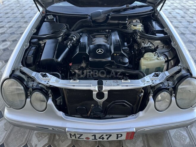 Mercedes E 240 2000, 298,000 km - 2.4 l - Saatlı