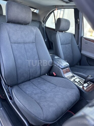 Mercedes E 240 2000, 298,000 km - 2.4 l - Saatlı