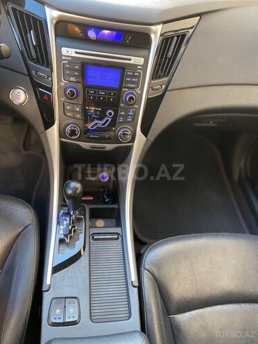 Hyundai Sonata-12