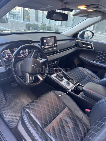 Mitsubishi Outlander-12
