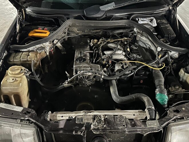 Mercedes  1992, 214,536 km - 2.0 l - Bakı