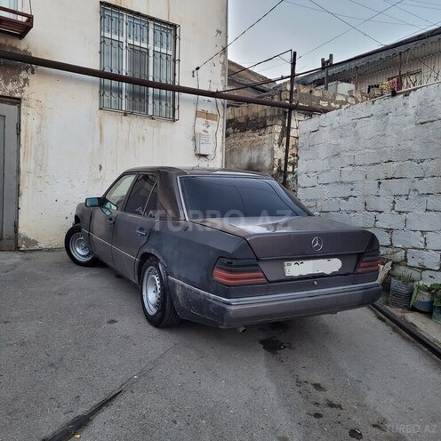 Mercedes  1992, 214,536 km - 2.0 l - Bakı