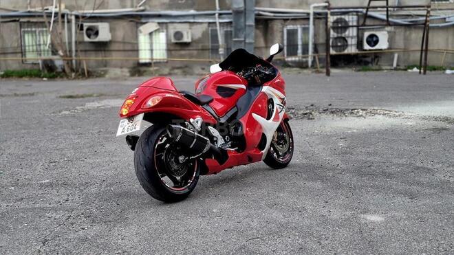 Suzuki GSX 1300 R Hayabusa-5