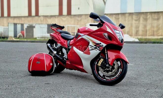 Suzuki GSX 1300 R Hayabusa-11