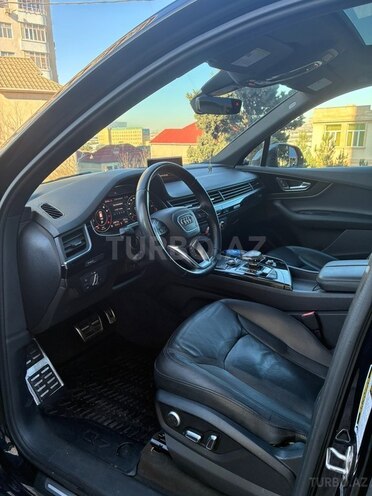 Audi Q7-7
