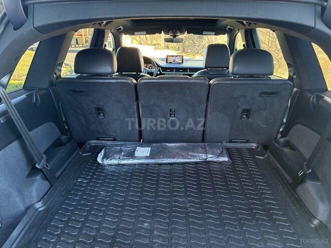 Audi Q7-18
