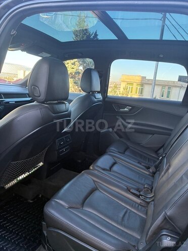 Audi Q7-12