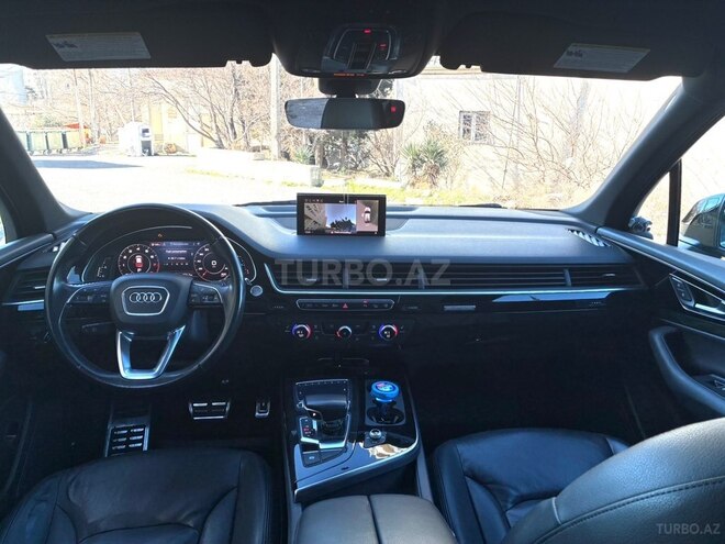Audi Q7-9