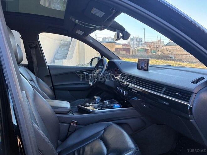 Audi Q7-8