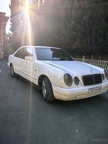 Mercedes E 220 1996, 320,000 km - 2.2 l - Şəmkir