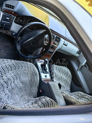 Mercedes E 220 1996, 320,000 km - 2.2 l - Şəmkir