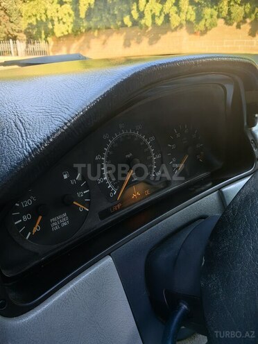 Mercedes E 220 1996, 320,000 km - 2.2 l - Şəmkir