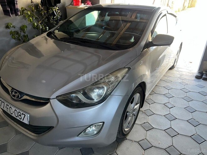 Hyundai Elantra-2