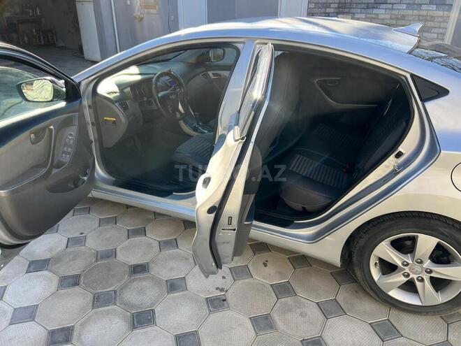Hyundai Elantra-7