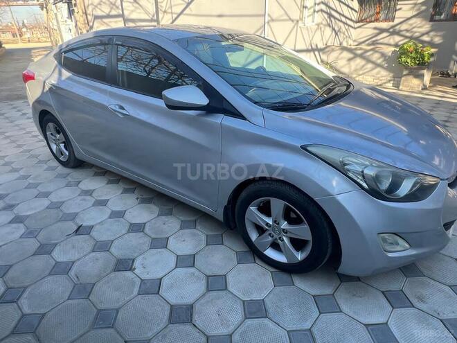 Hyundai Elantra-4