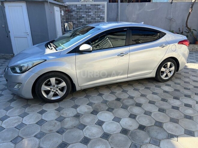 Hyundai Elantra-3