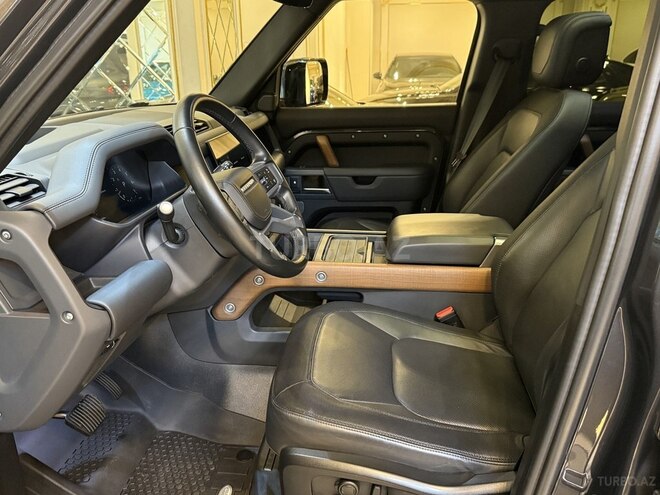 Land Rover Defender-10