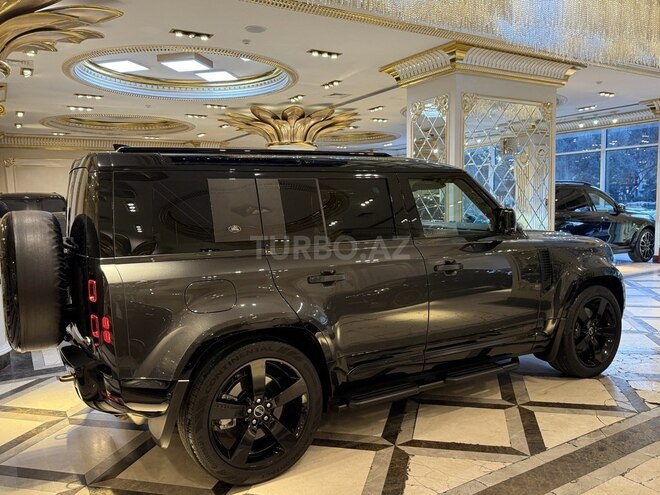 Land Rover Defender-7