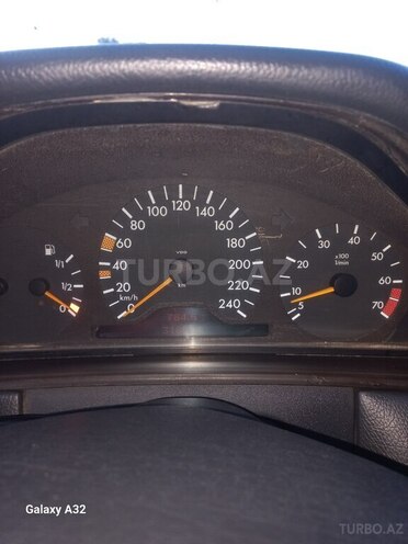 Mercedes E 240 1999, 318,486 km - 2.4 l - Bakı