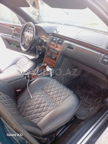 Mercedes E 240 1999, 318,486 km - 2.4 l - Bakı
