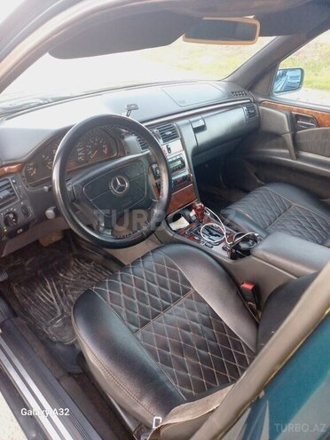 Mercedes E 240 1999, 318,486 km - 2.4 l - Bakı