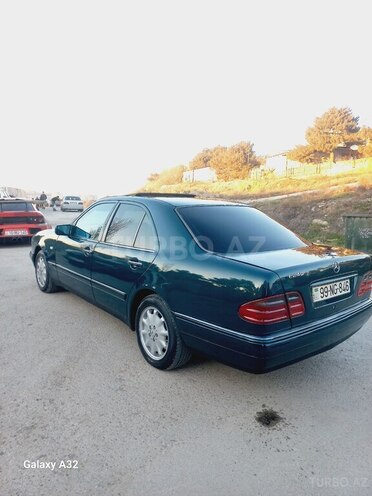 Mercedes E 240 1999, 318,486 km - 2.4 l - Bakı
