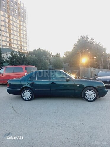 Mercedes E 240 1999, 318,486 km - 2.4 l - Bakı