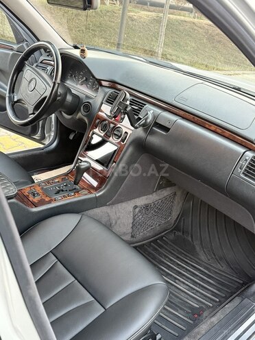 Mercedes E 240 1999, 524,000 km - 2.4 l - Bakı