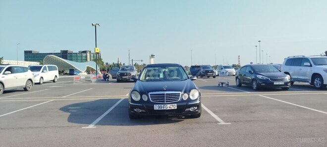 Mercedes E 220-1