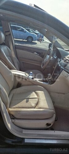 Mercedes E 220-11