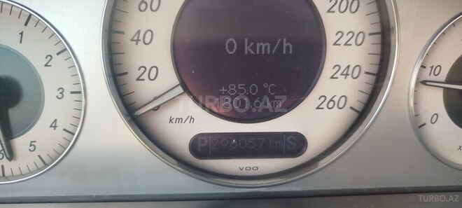 Mercedes E 220-13