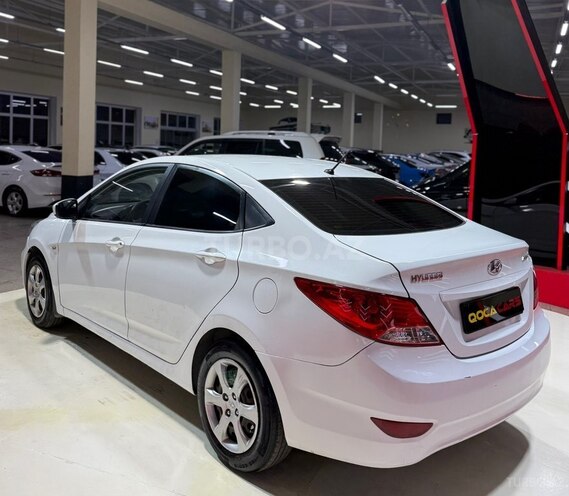 Hyundai Accent-8