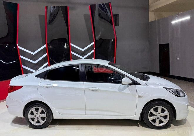 Hyundai Accent-6