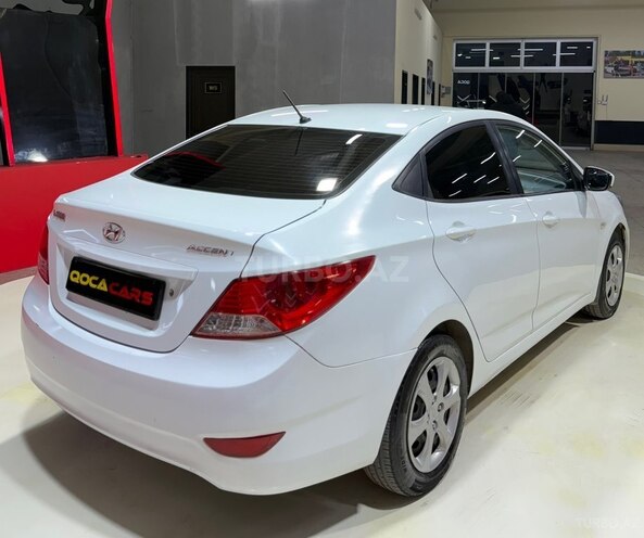 Hyundai Accent-7