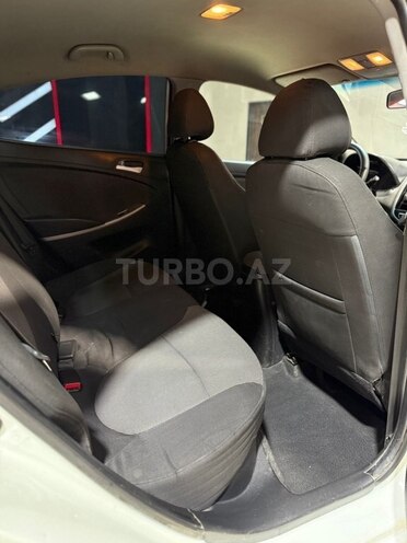 Hyundai Accent-15