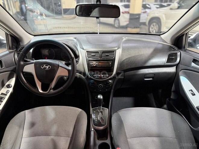 Hyundai Accent-13