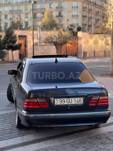 Mercedes E 240 2000, 209,000 km - 2.6 л - Bakı