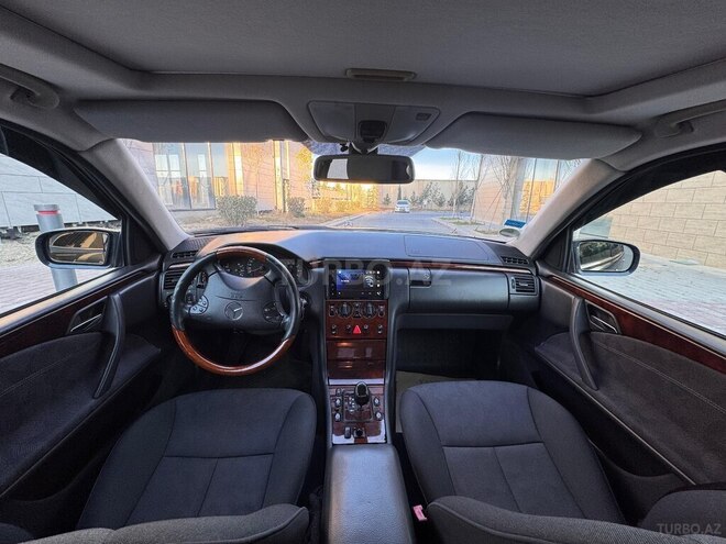 Mercedes E 240 2000, 209,000 km - 2.6 л - Bakı