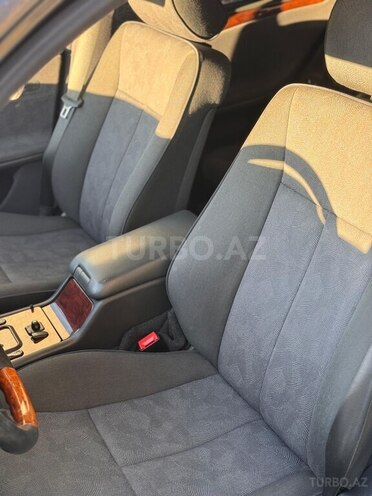 Mercedes E 240 2000, 209,000 km - 2.6 л - Bakı