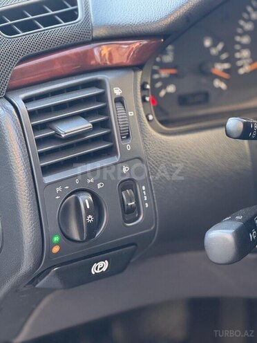 Mercedes E 240 2000, 209,000 km - 2.6 л - Bakı