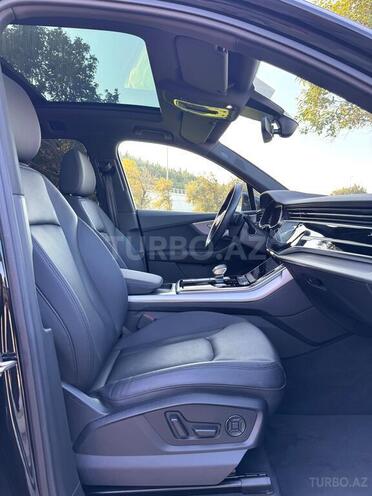 Audi Q7-11