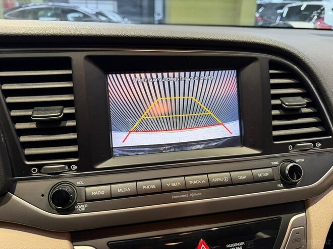 Hyundai Elantra-10