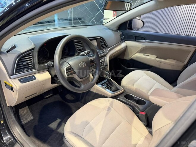 Hyundai Elantra-17