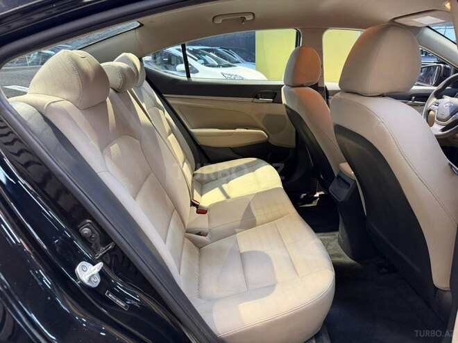Hyundai Elantra-14