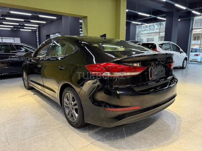 Hyundai Elantra-6
