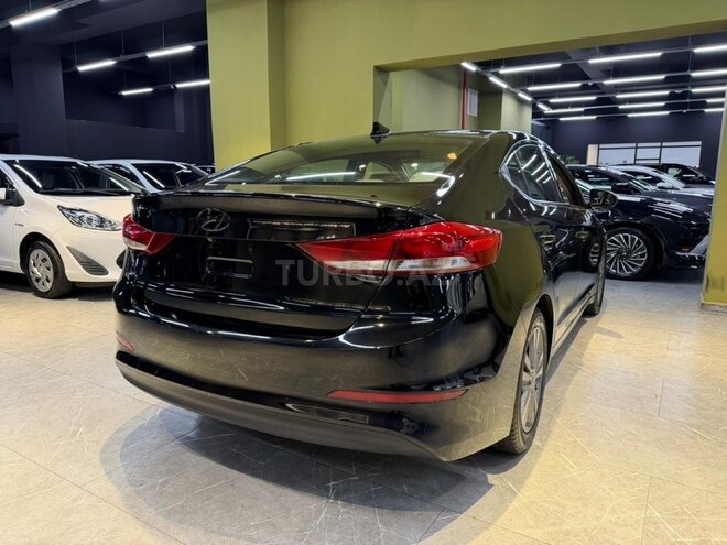 Hyundai Elantra-9