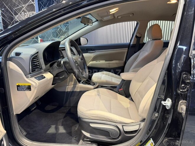 Hyundai Elantra-16
