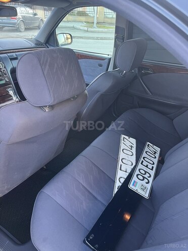 Mercedes E 240 2000, 280,800 km - 2.4 л - Yevlax